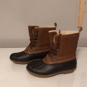tan and brown duck boots